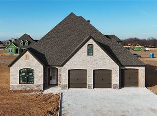 6534 Courtland Ave, Springdale, AR 72762