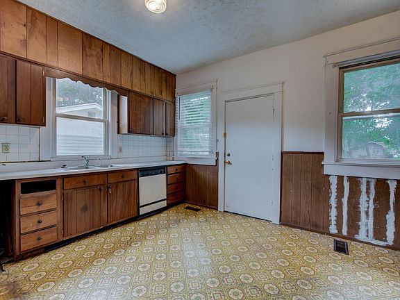 5th image of 1910 Dodson Ave