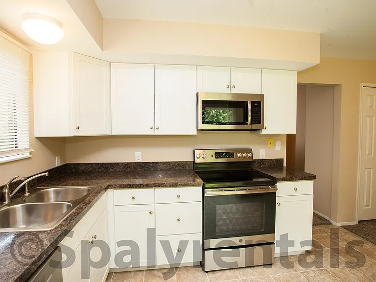 2136 Winewood Ave — Photo 8