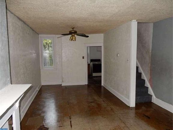 3rd image of 4147 N Fairhill St