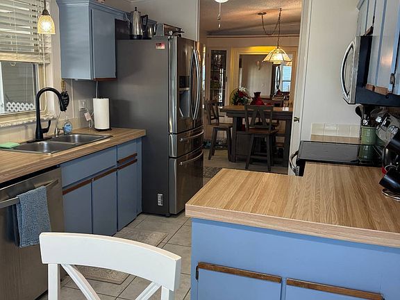 3rd image of 512 Lake Cir #596