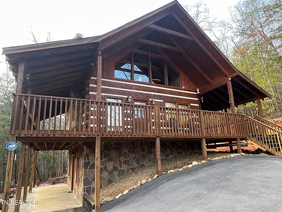 2nd image of 1554 Bear Valley Rd