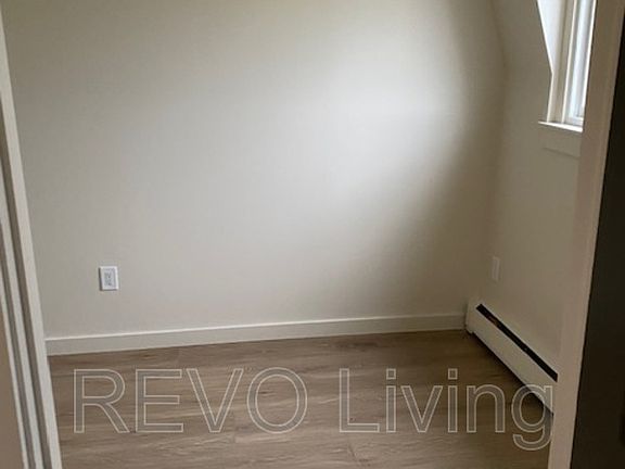 3rd image of 187 Church St Unit 7