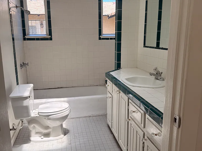 1576 N Poplar Ave — Photo 11