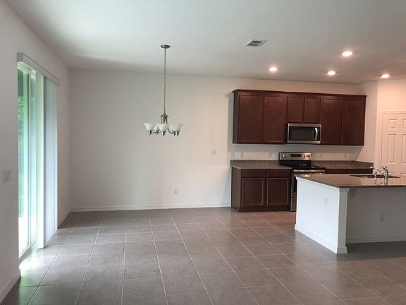 3rd image of 1701 Fullers Oak Loop