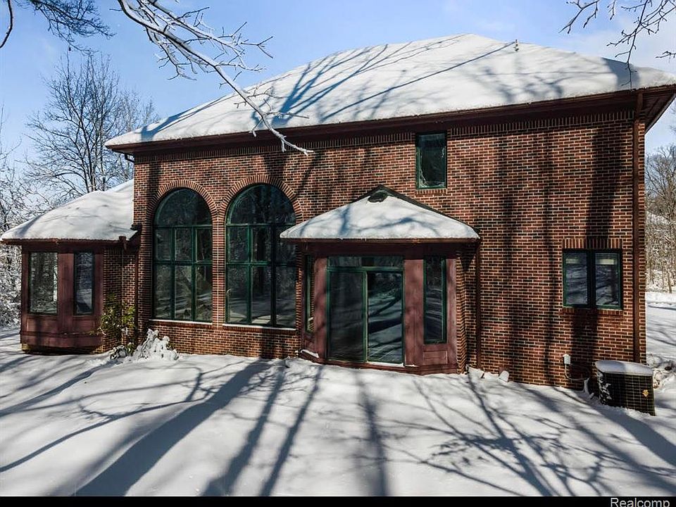 7611 Pinewood Trl, West Bloomfield, MI 48322 Zillow
