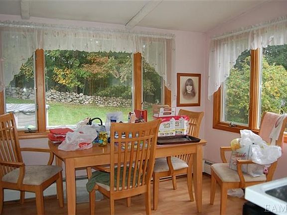 3rd image of 20 Hollow Brook Ln