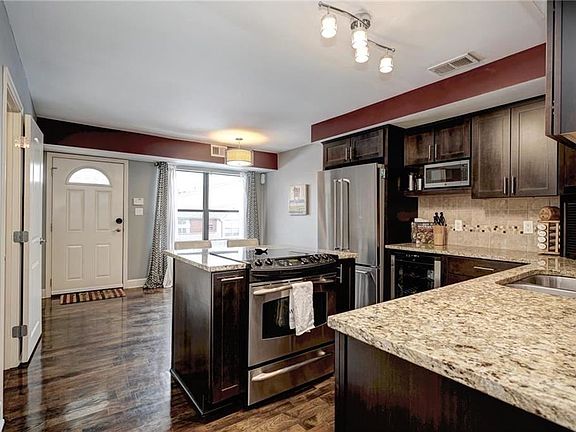 5th image of 514 W 10th St #514