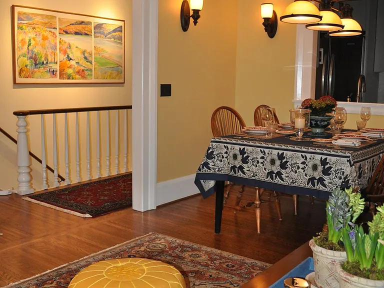living room/dining area