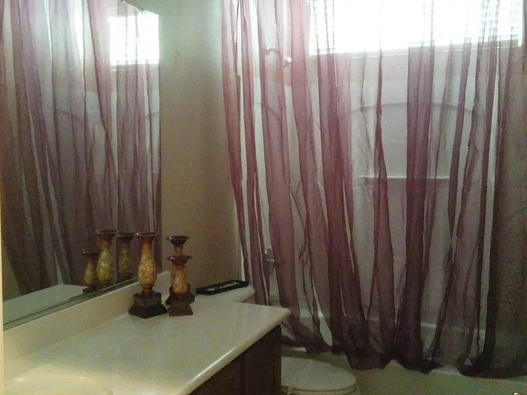 second full bath with the tub