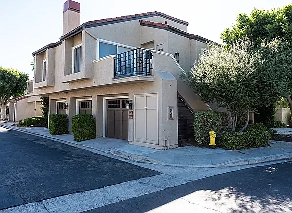 375 Stanford Ct — Photo 11