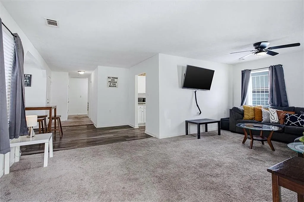 3 bed, 1.0 bath, 1144 sqft, $1,800 — Photo 3
