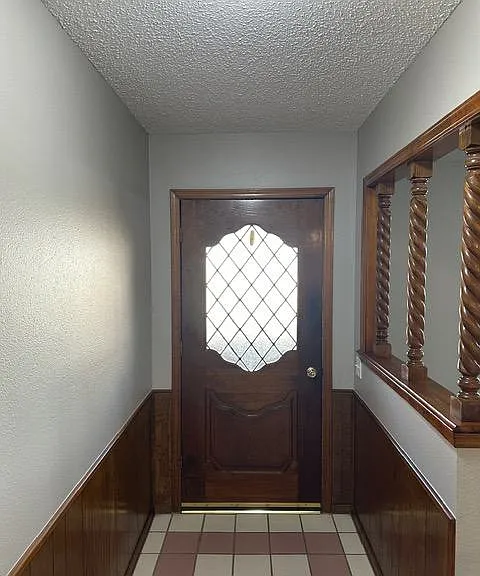 421 Frances Ave — Photo 2