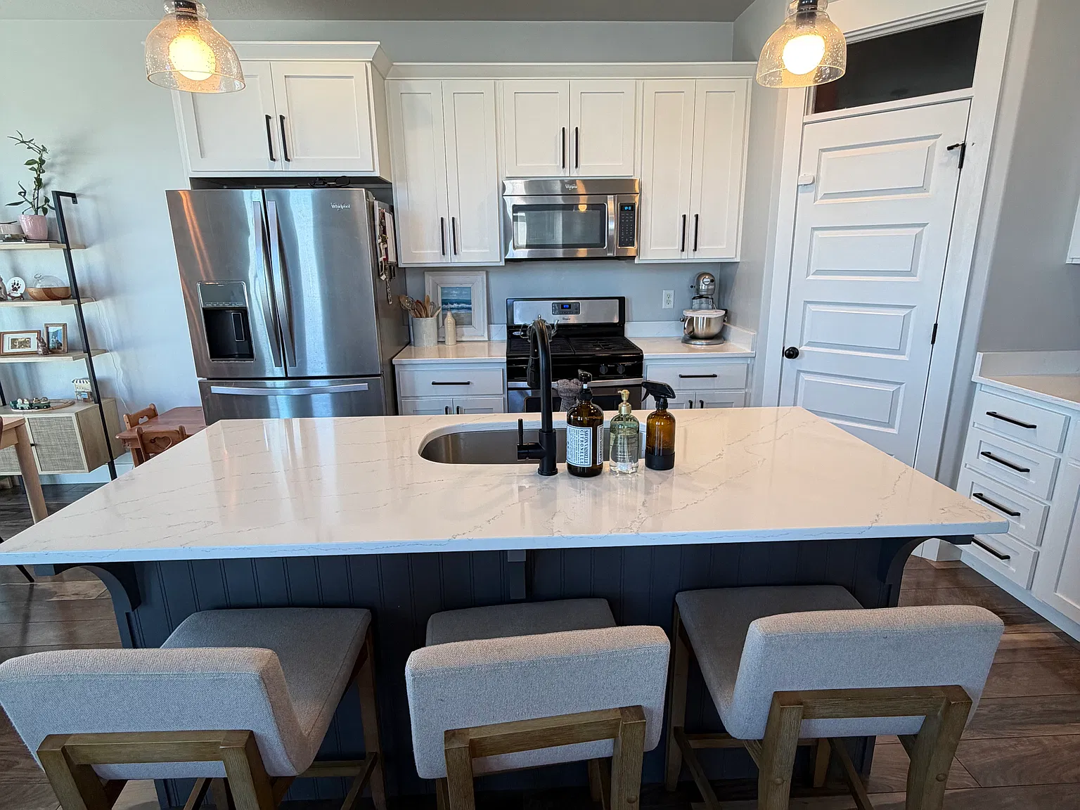 4 bed, 3.5 bath, 2490 sqft, $2,950 — Photo 3