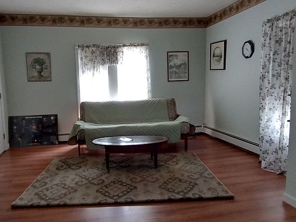 2nd fl. family room adjoins kitchen.