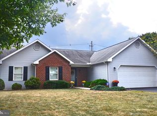 1050 Brandon Dr, Chambersburg, PA 17201