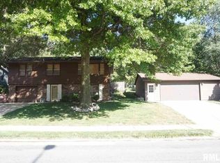 1304 Parkway Dr, Pekin, IL