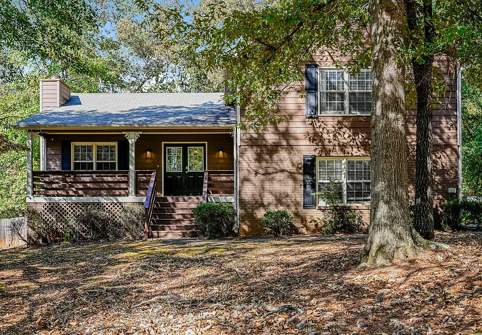 2621 Laurel Woods Ln SE