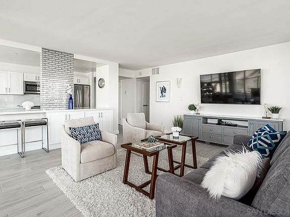 3rd image of 1830 Avenida Del Mundo #811-unit 8