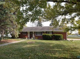 5969 Arrowhead Dr, Waterville, OH 43566