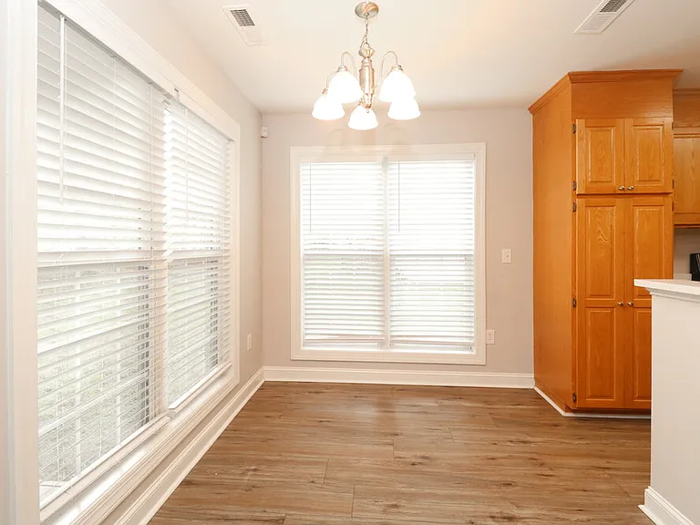 1052 Enderbury Dr — Photo 7