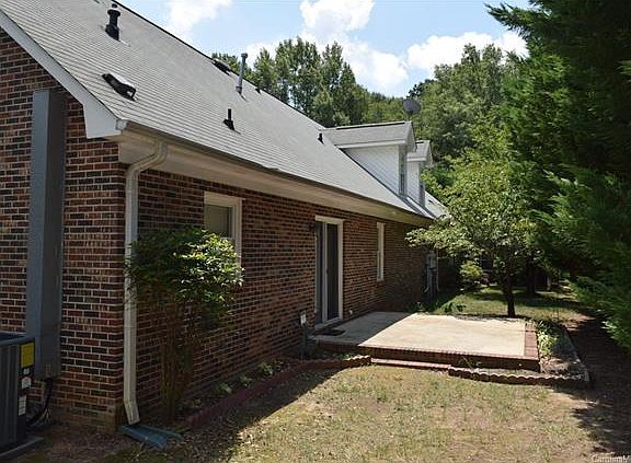 3rd image of 687 Carlton Dr APT B