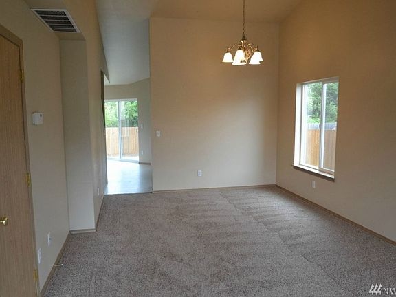 3rd image of 2213 E 65th St