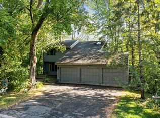 8243 Kingslee Rd, Bloomington, MN 55438