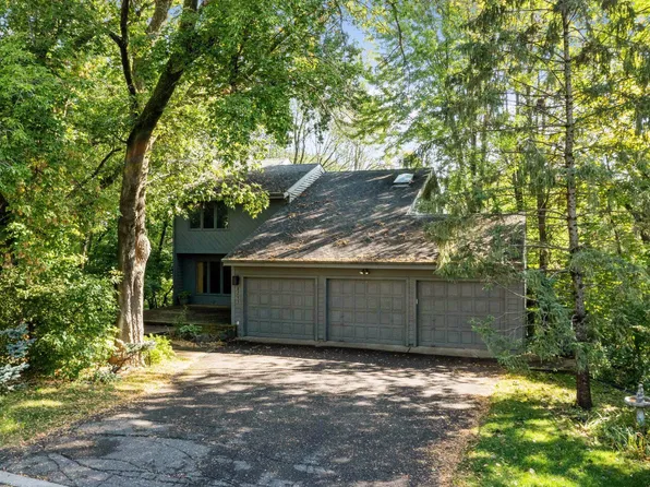 8243 Kingslee Rd, Bloomington, MN 55438