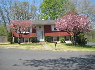 1735 Elmhurst Dr, Whitehall, PA 18052