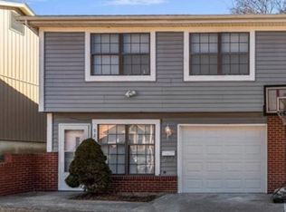 9217 Central St, Kansas City, MO 64114