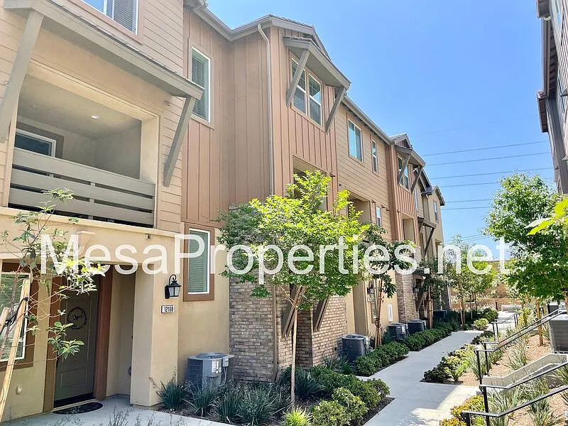 2 bed, 2.5 bath, 1295 sqft, $3,095 — Photo 1