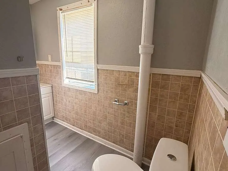1204 Camden St — Photo 14
