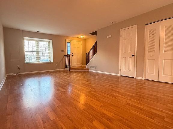3rd image of 418 Maple Glen Cir