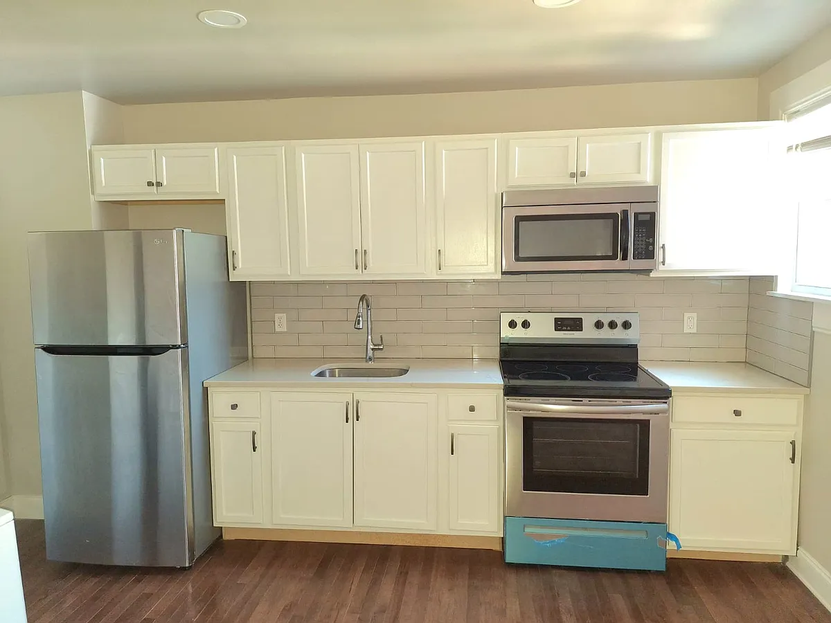 Building Photo - 5443 Diamond St #2
