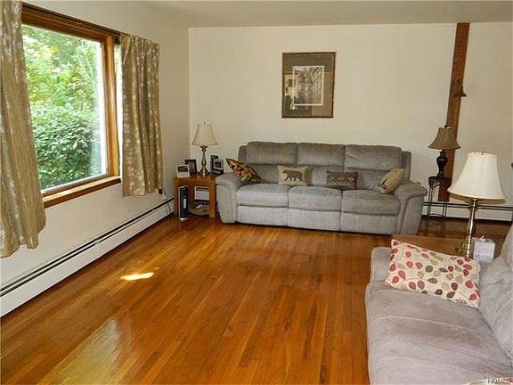 5th image of 4 Little Brook Ct