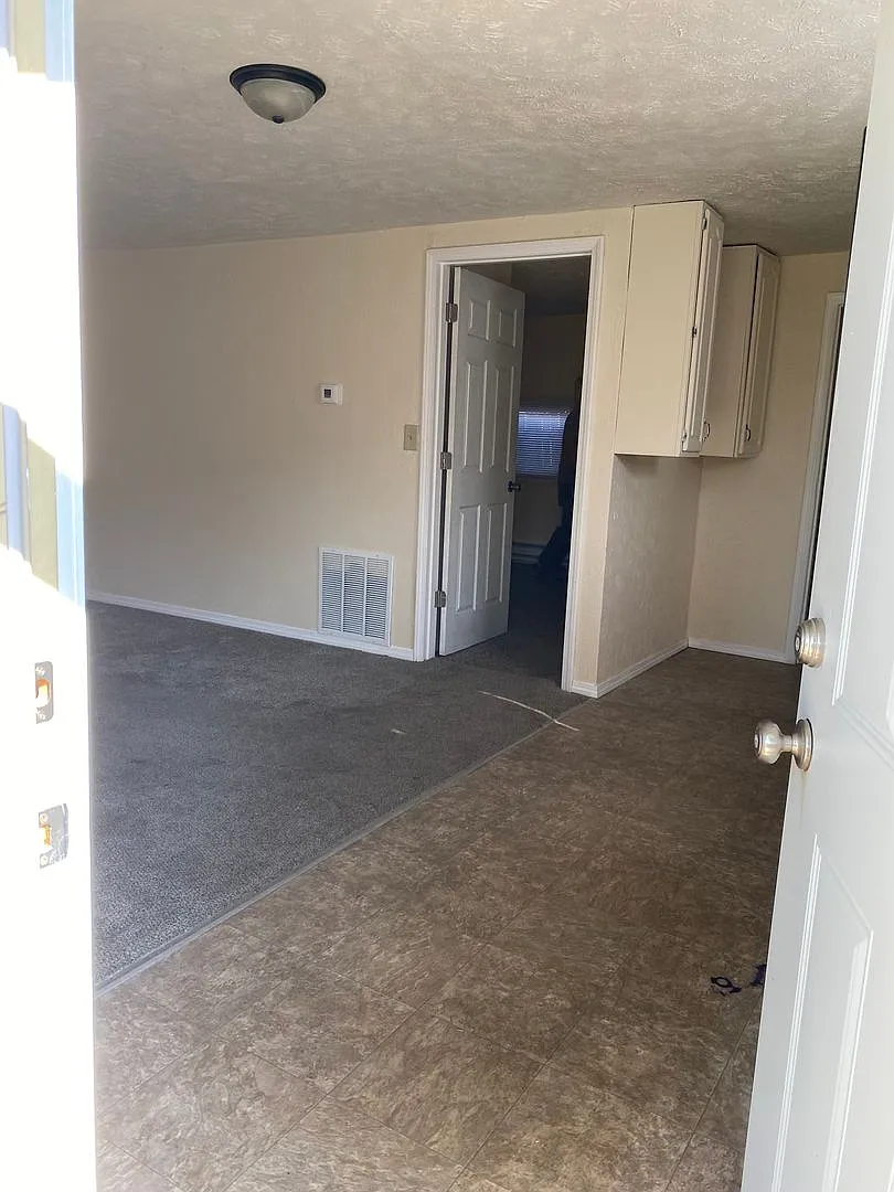 Building Photo - 1307 S Ebright St #2