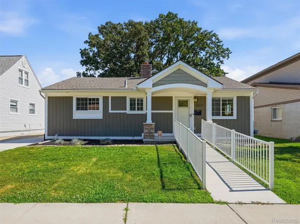 23239 Detour St, Saint Clair Shores, MI 48082