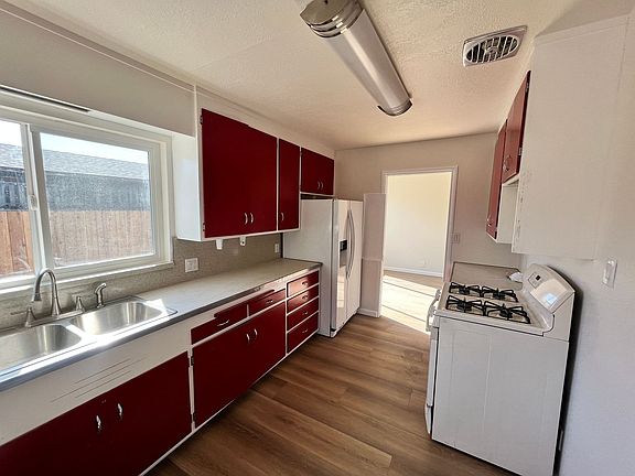 3rd image of 651-659 W Blossom Way #651