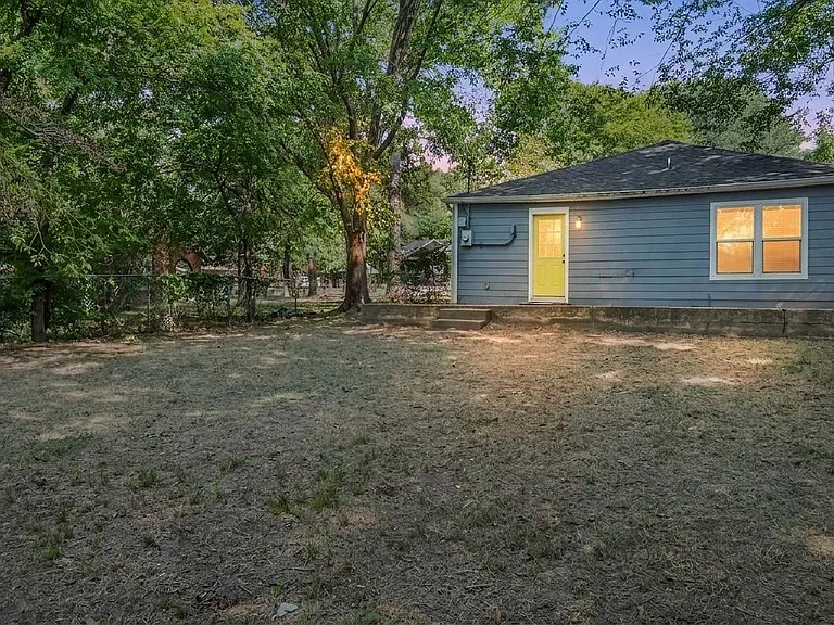 220 W Murray St — Photo 15