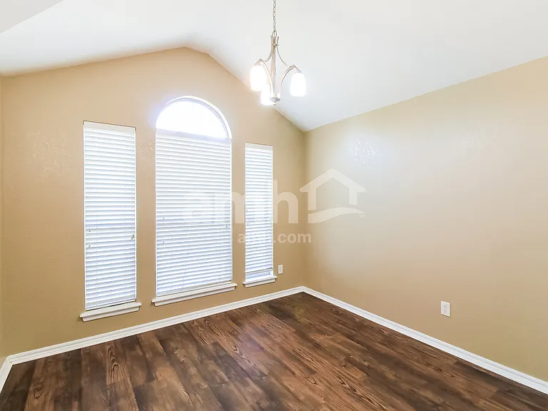 700 SW 156th Pl — Photo 11
