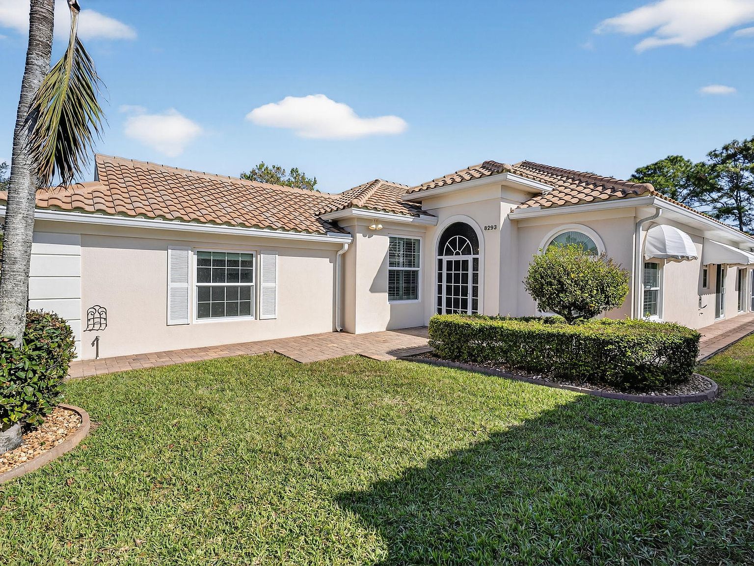 8293 SE Palm Hammock Lane