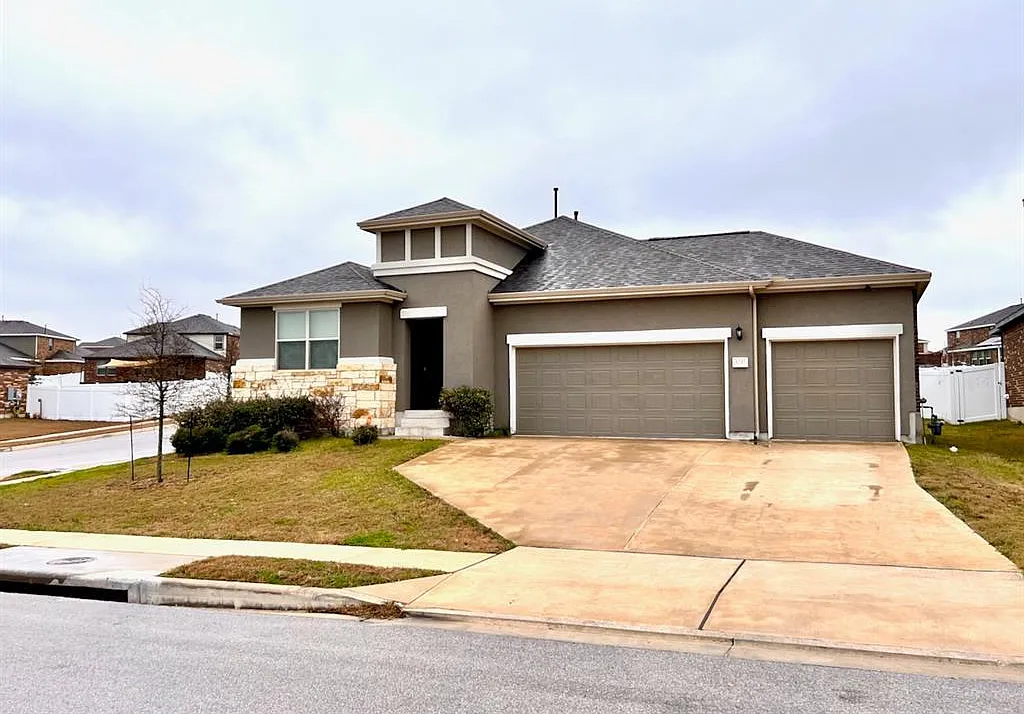 4 bed, 2.5 bath, 2261 sqft, $2,535 — Photo 2
