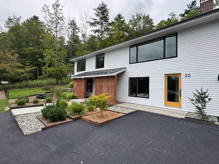 32 Rayton Rd — Photo 2