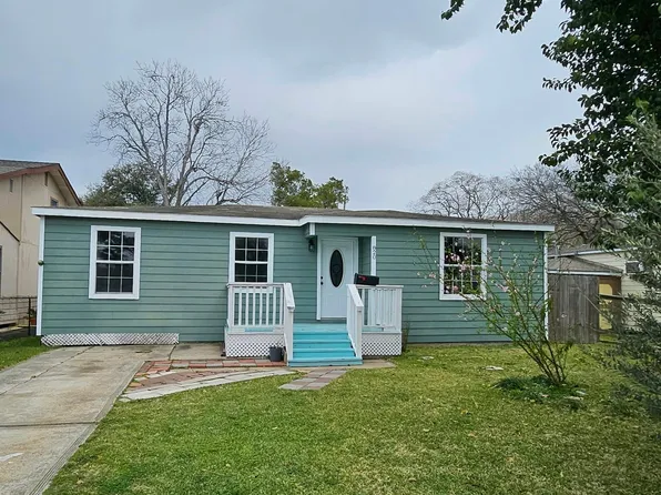 820 12th Ave N, Texas City, TX 77590