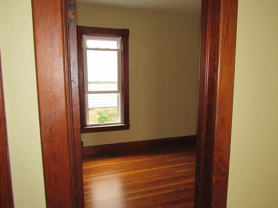 8 Eagle St #1