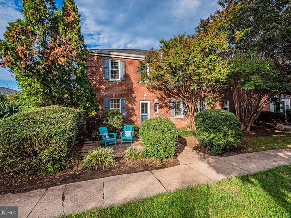 15 Auburn Ct APT D, Alexandria, VA 22305