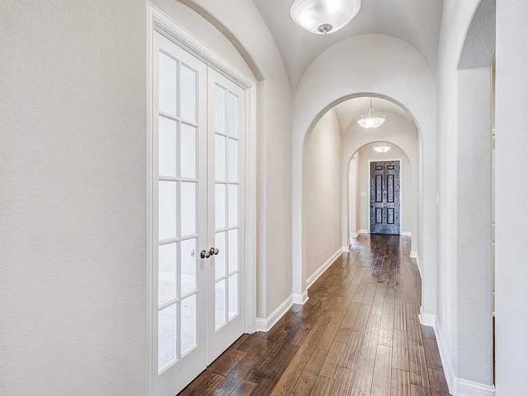 15609 Canyon Rdg — Photo 23