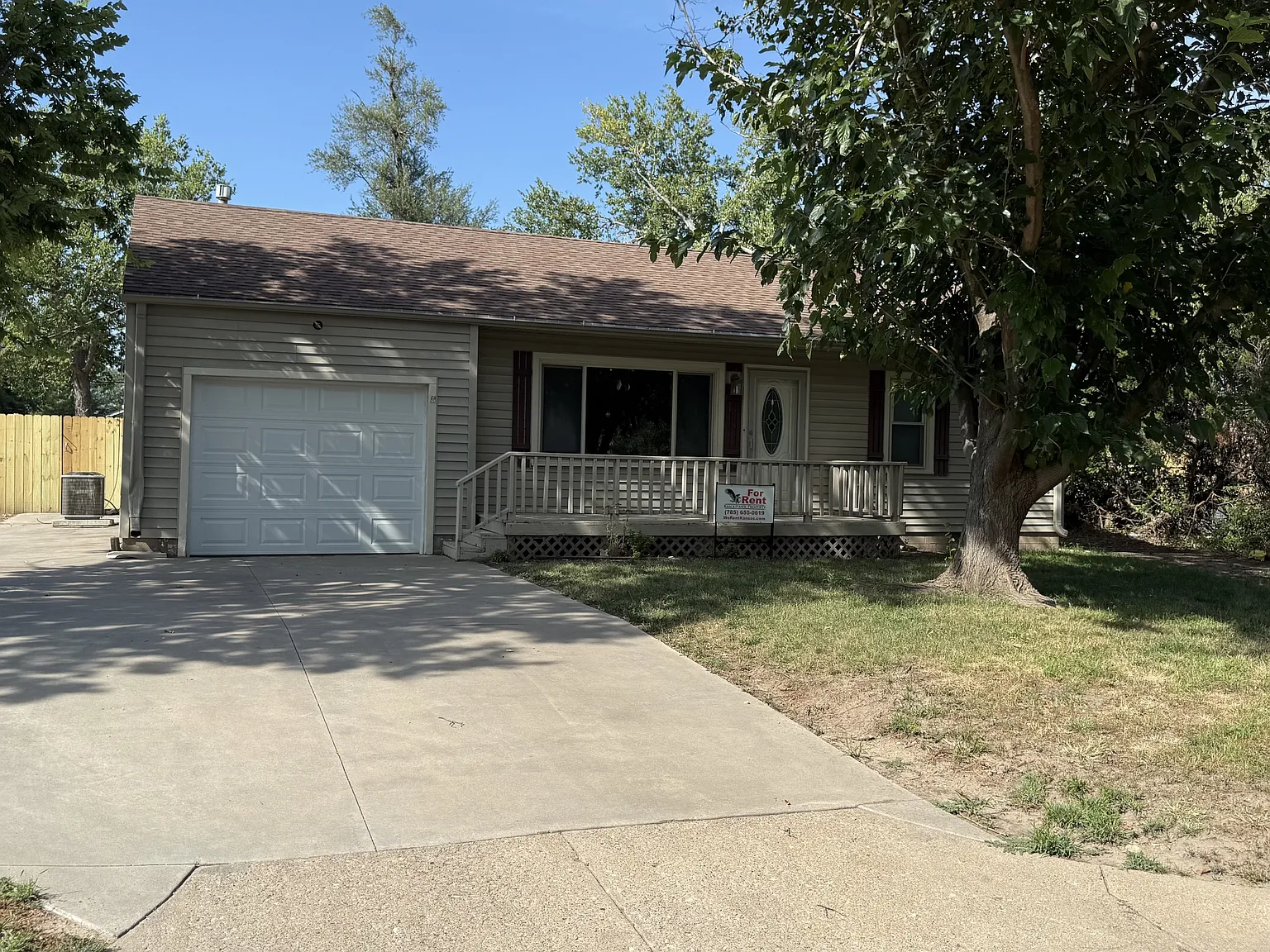 702 Smith Avenue - 1 — Photo 1