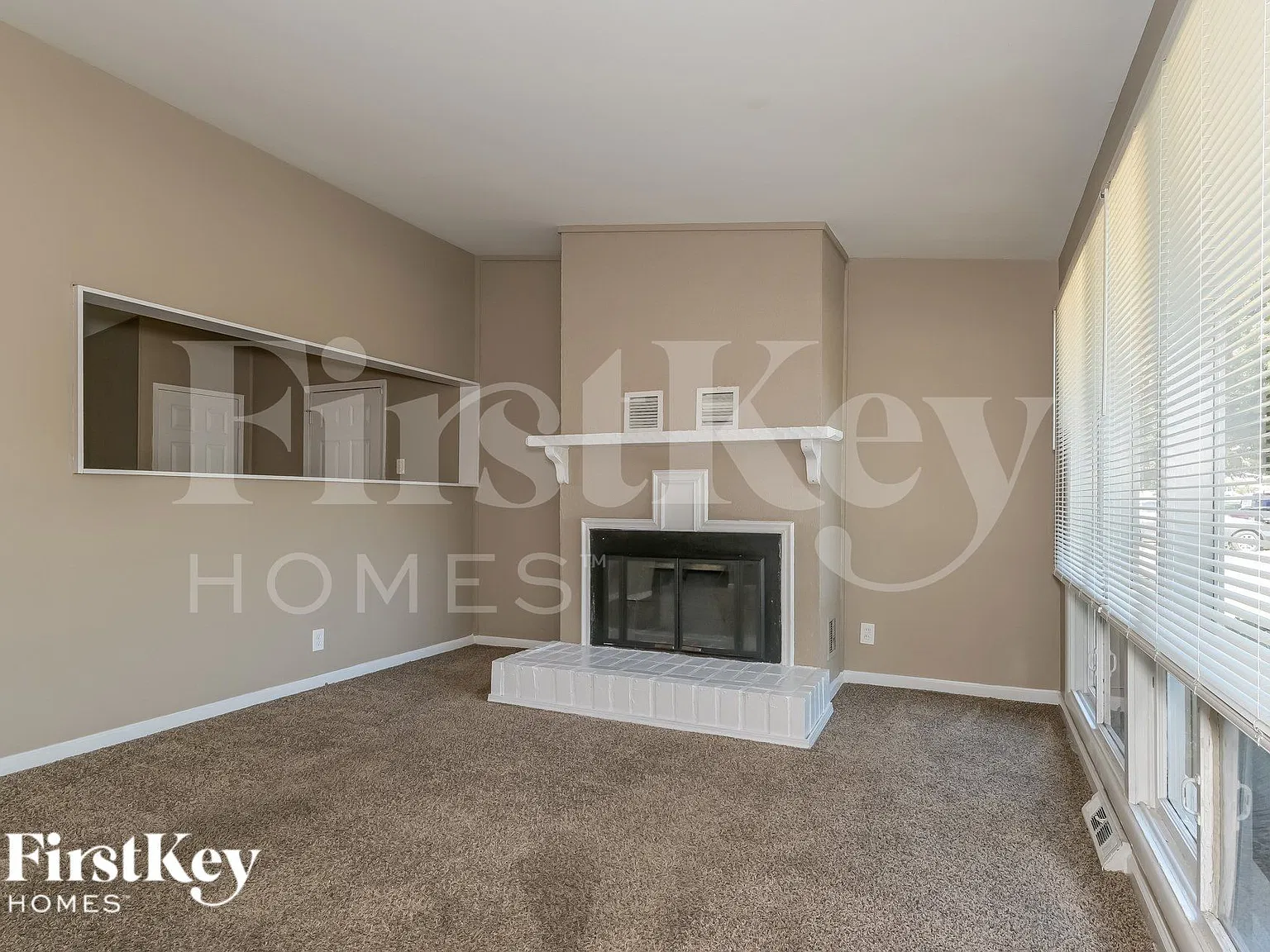 3 bed, 1.5 bath, 1040 sqft, $1,725 — Photo 3